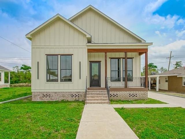 House for sale in Saint Claude Heights, Arabi