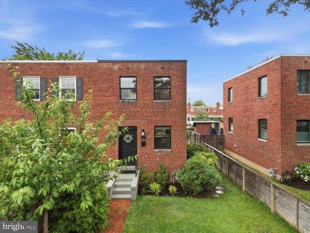 Townhouse for sale in Virginia