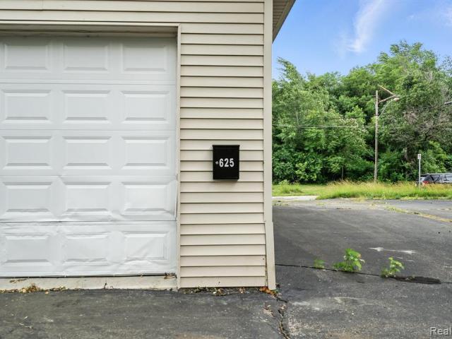 Commercial for sale in Flint