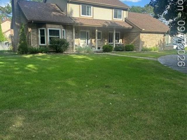 House for sale in Woodglen Estates, Independence Charter Township