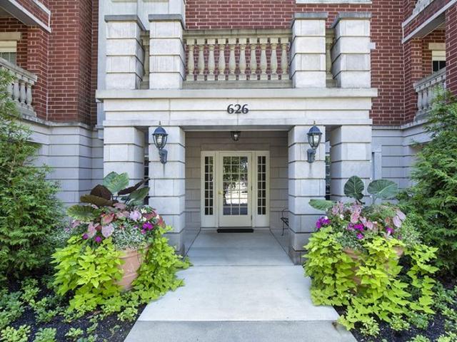 Condo for sale in Highland Park, Illinois