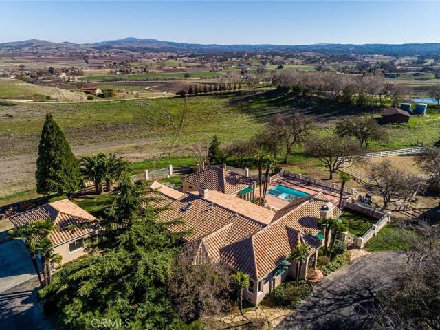 House for sale in Creston, California
