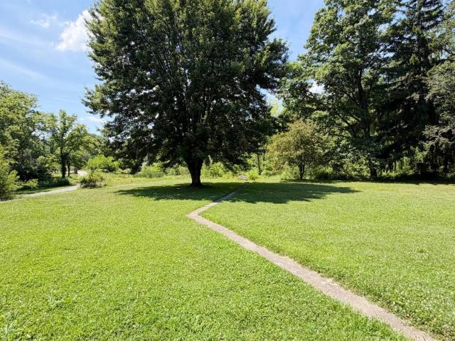 House for sale in Cedar Springs, New Paris