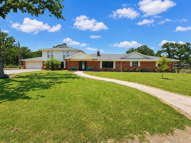 House for sale in Bowie, Texas
