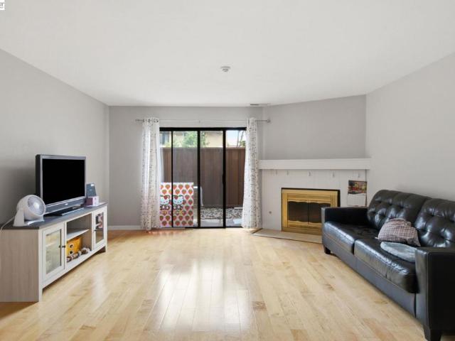 Townhouse for sale in Newark, California
