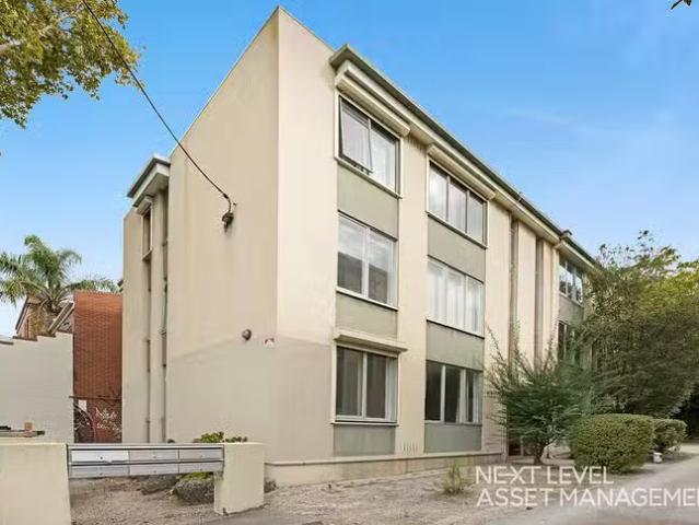 Apartment for rent in Carlton