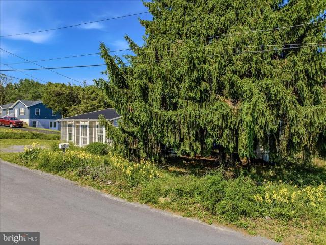 House for sale in Berkeley Springs, West Virginia