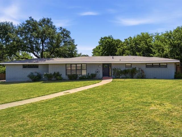 House for sale in Woodway, Texas