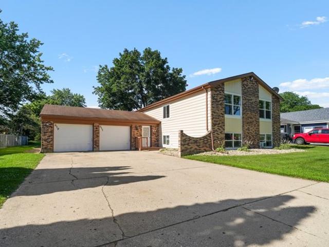 House for sale in Mchenry, Illinois