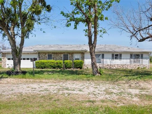 House for sale in Navarro, Texas