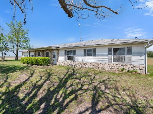 House for sale in Navarro, Texas
