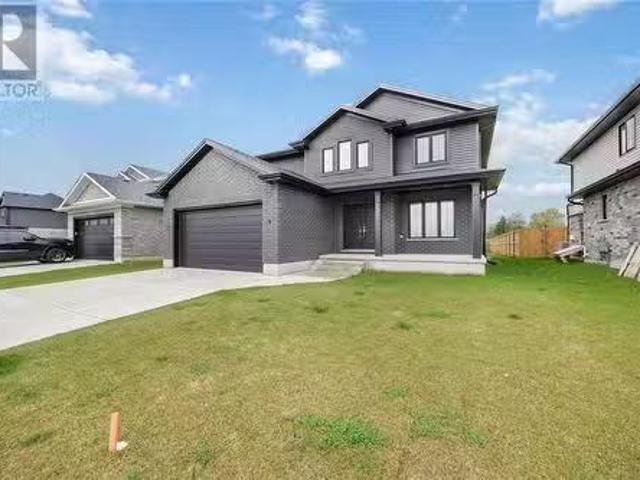 House for sale in Plympton–wyoming, Ontario