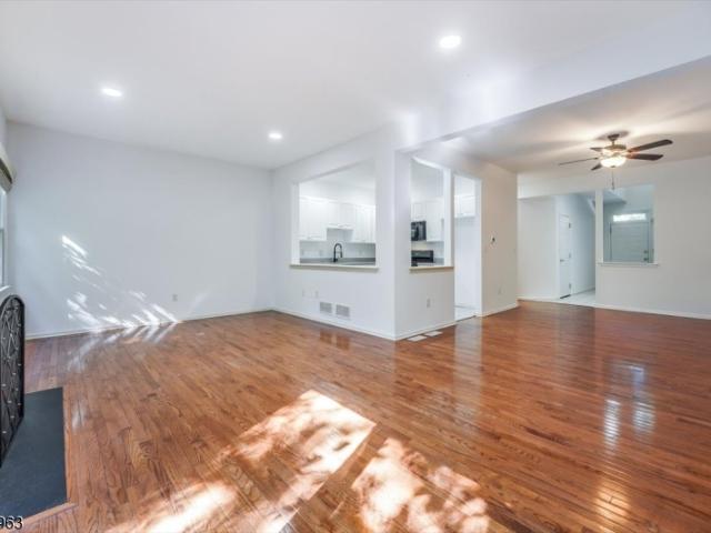 Townhouse for sale in Parsippany, New Jersey