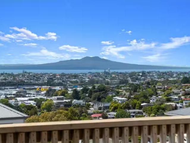 House for sale in Wairau Valley