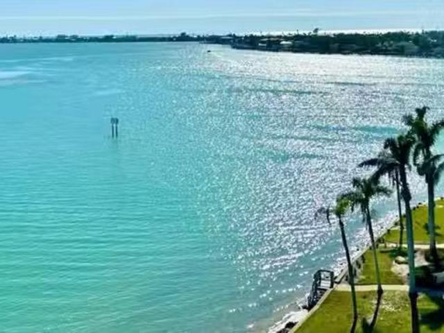 Condo for sale in Saint Petersburg Condo for sale in Saint Petersburg