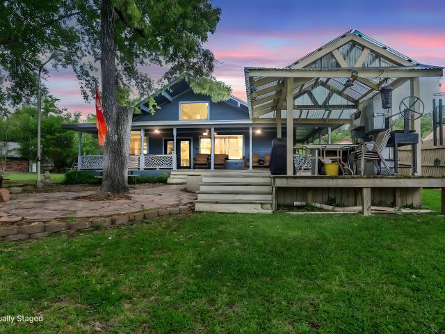 House for sale in Bronson, Texas