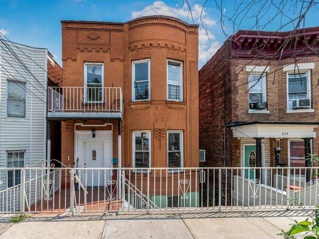House for sale in The Bronx, Arverne