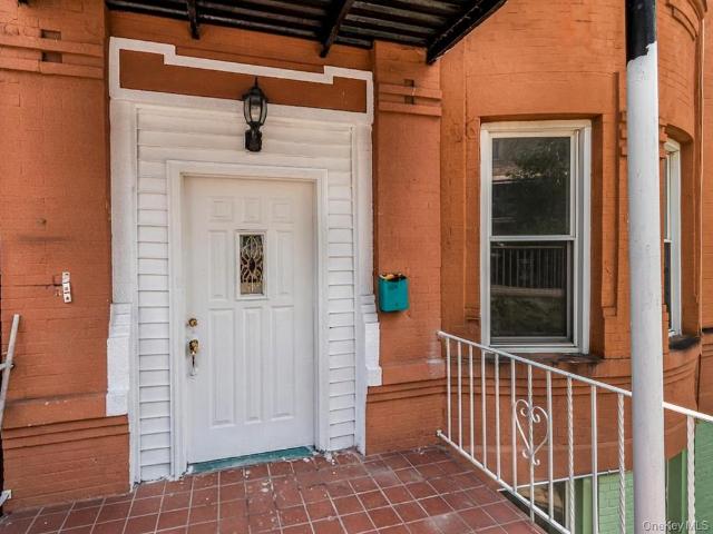 House for sale in The Bronx, Arverne