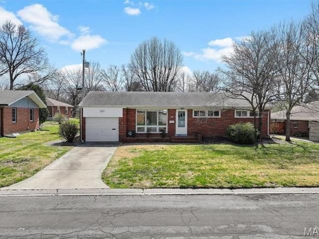House for sale in Edwardsville, Illinois