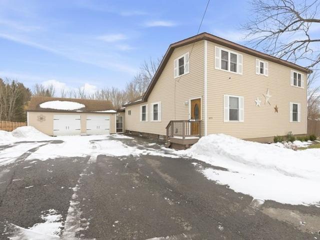 House for sale in Cicero, New York