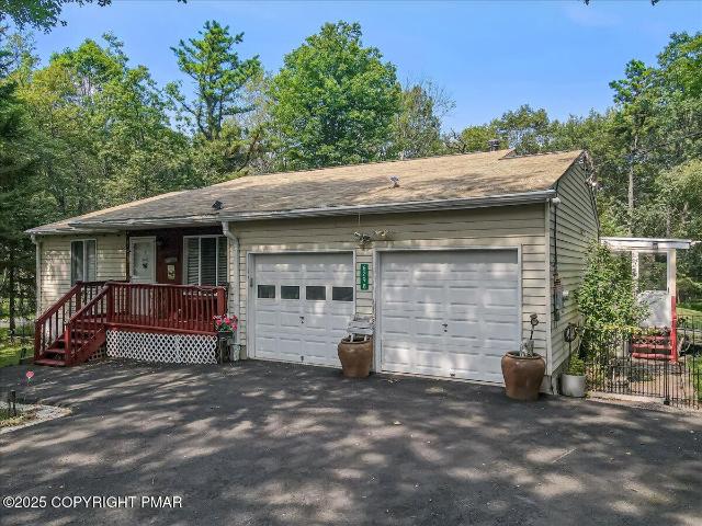 House for sale in Pocono Summit