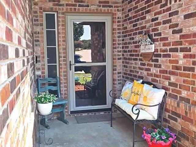 House for sale in Joshua