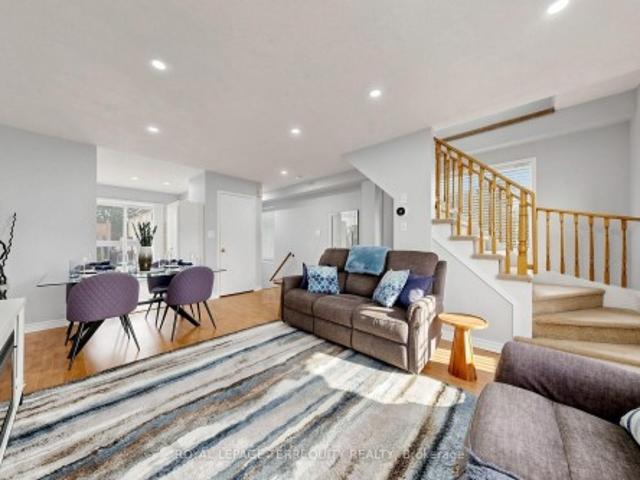 Townhouse for sale in Pickering, Golden Horseshoe