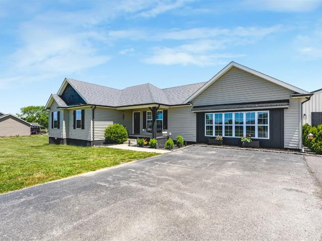 House for sale in Oakland, Kentucky