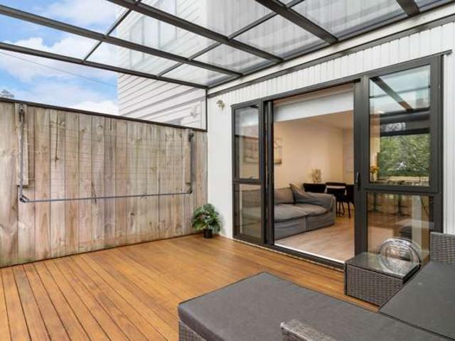 Townhouse for sale in Oratia