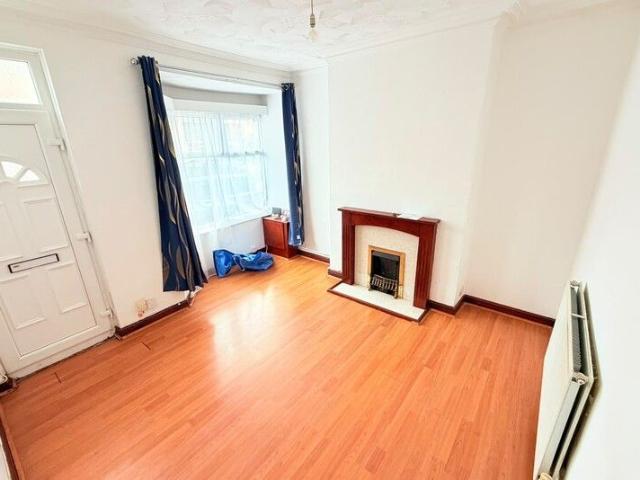 House for rent in Dixons Green, West Midlands