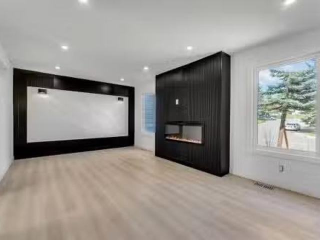 House for sale in Deer Ridge, Calgary