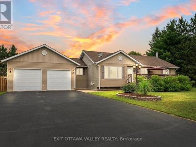 House for sale in Renfrew, Ontario