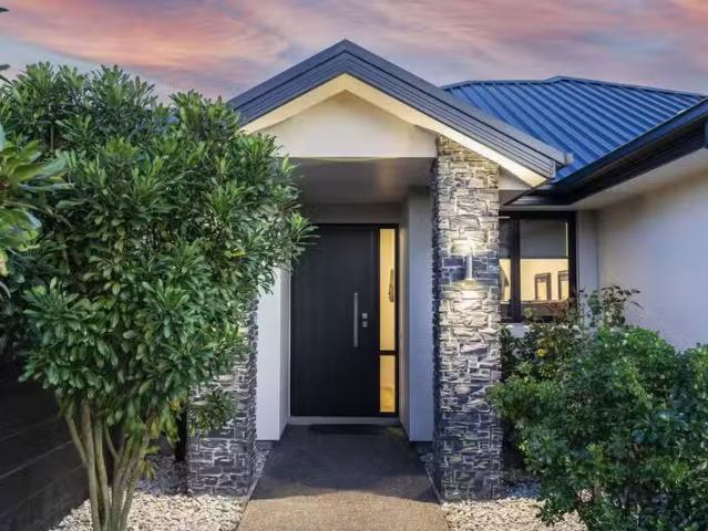 House for sale in Chaslands, Canterbury