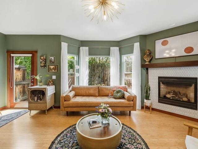 Condo for sale in Meadowbrook Park, Ashland