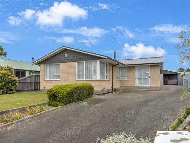 House for sale in Chaslands, Canterbury