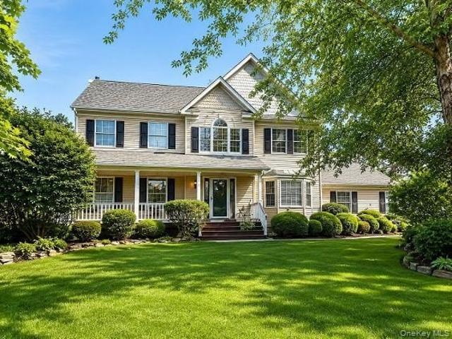House for sale in Miller Place, New York