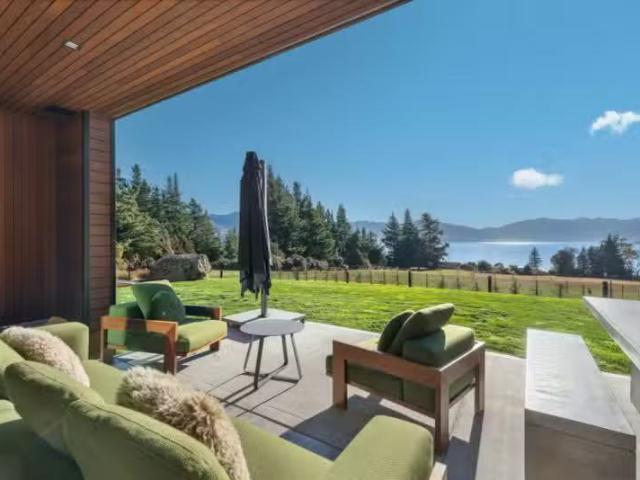 House for sale in Otakou