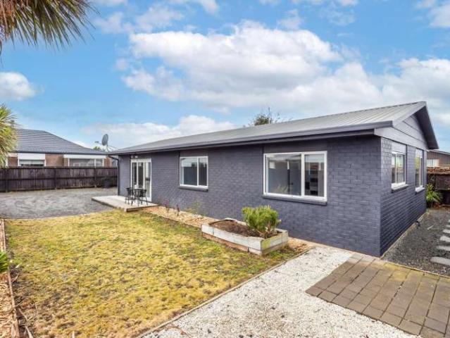 House for sale in Chaslands, Canterbury
