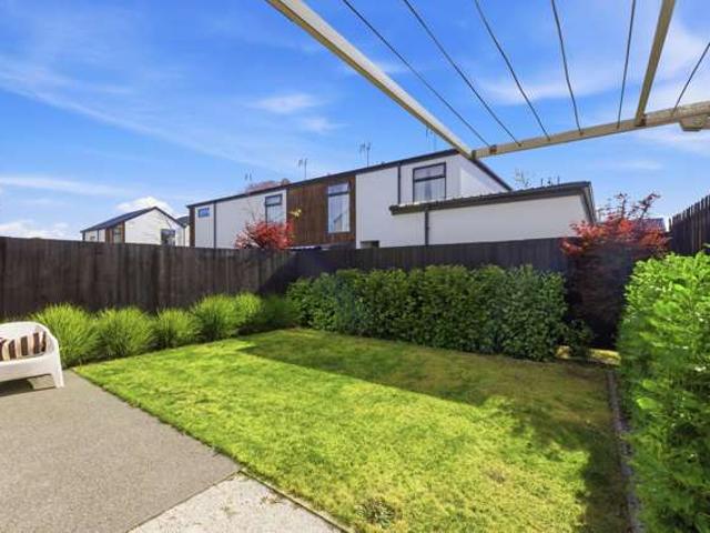 Townhouse for sale in Edgeware, Canterbury
