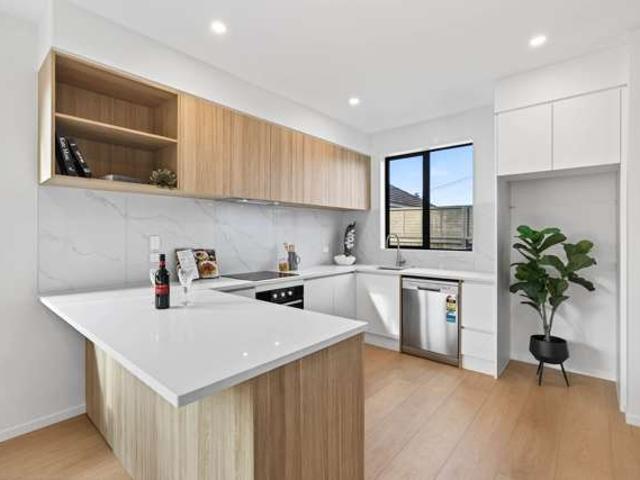 Townhouse for sale in Panmure