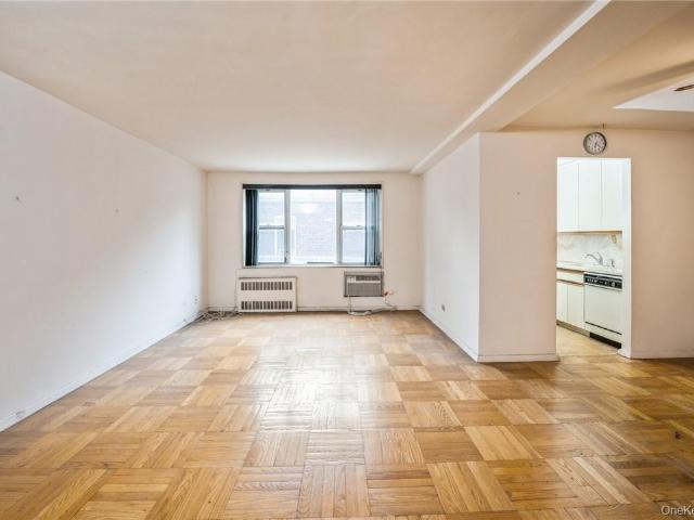 Property for sale in The Bronx, Arverne