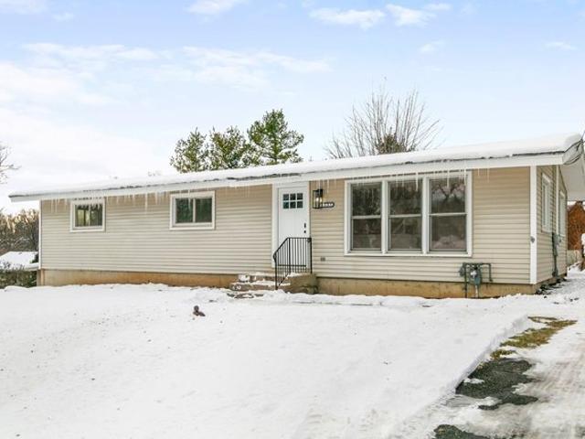 House for sale in Mchenry, Illinois
