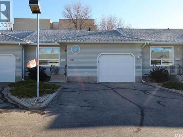Townhouse for sale in Lakewood, Regina