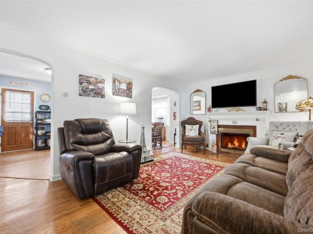 House for sale in Garden City Manor, West Hempstead