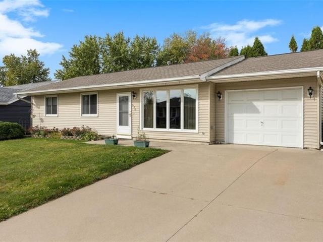 House for sale in Apple Ridge, Cedar Rapids