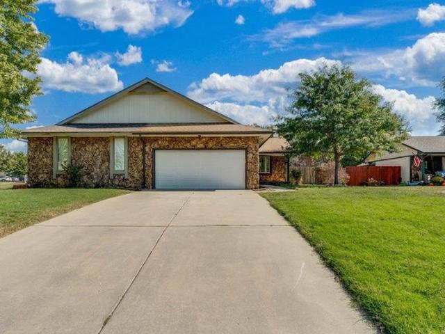 House for sale in Derby, Sedgwick County