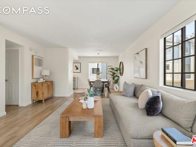 Townhouse for sale in Pasadena