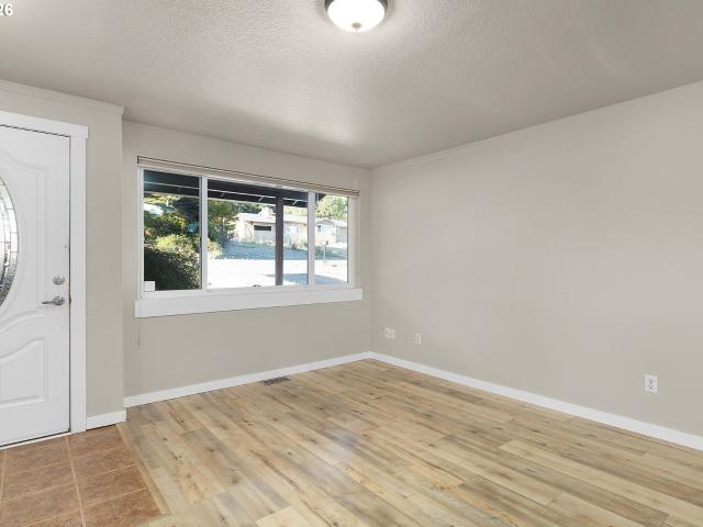 House for sale in Sutherlin, Douglas County