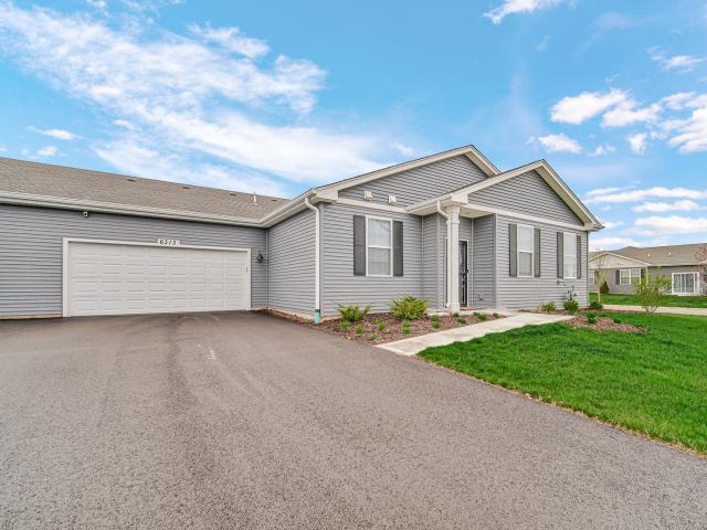 Townhouse for sale in Mchenry, Illinois