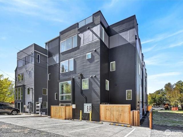 Townhouse for sale in Seattle, Washington